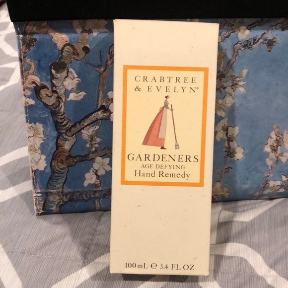 Crabtree & Evelyn Gardeners Age Defying Hand Remedy Brand New in Box!!